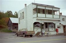 [Bureau de poste de Sheenboro, Québec] [document iconographique] / [Photographié par] [Anatole Walker] 1984