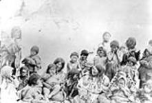Group of Inuit women and children 1904