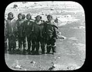[Inuit off the Shoulder [?] in 1897]. Original Title: Eskimo off the shoulder [?] in 1897 1897