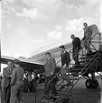 [Men disembarking a plane, Iqaluit, Nunavut] 1960