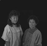 Emiko Ono (mother) and Gayle Swanson (daughter) 24 février 1990