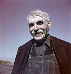 Mike Shea, un pêcheur de 74 ans de Pouch Cove, Terre-Neuve October 1948