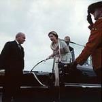 Sa Majesté la Reine Elizabeth II et Son Altesse Royale le prince Philip descendant d'une voiture lors de leur visite royale, Ottawa October 13, 1957.