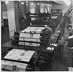 Globe et Mail : des travailleurs dans la salle d'imprimerie du journal, à Toronto [ca. 1939-1951]