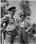 [Billy Bishop et James Cagney sur le] plateau du film « Les Chevaliers du ciel » 1941