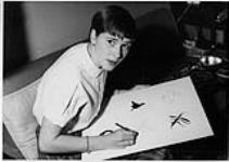 Ann MacDonald dessinant [1960]