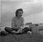 Makeshift bath in Prairies. Audrey James washing up, Portage-la-Prairie, Manitoba. 5 août 1954.