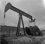 Anna Brown at Turner Valley Oil Field, Alberta  12 août 1954.