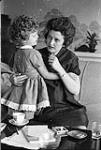 Femme et enfant [ca.1954-1963]