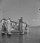 Captain of the clouds (Les chevaliers du ciel), groupe sur le quai. North Bay, Ontario August, 1941