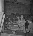 Children's Art Classes, Lismer's, children in art class [entre 1939-1951].