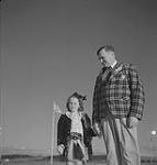 Highland Games, Antigonish, Aug. 1940, man wearing plaid jacket and girl wearing kilt [entre 1939-1951].