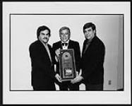 Sony Music Canada's Randy Sharrard, Director Special Marketing (left) & Bob Campbell, Sr. V.P. of Marketing (right), present Tony Bennett with Canadian Gold for the MTV Unplugged album after Bennett's sold out show at Roy Thompson Hall on Friday Nov. 8 1996 8 novembre 1996