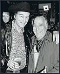 Stompin' Tom Connors and Sam Sniderman (Sam the Record Man) [entre 1985-1990].