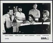 Portrait de presse de Chess. Tommy Korberg, Björn Ulvaeus, Benny Andersson, Tim Rice, Elaine Paige. RCA Records / Cassettes [ca. 1984].