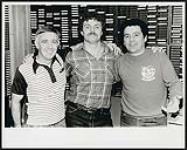 CFGM on air personality Bill Kelly with Carlton Showband members Fred White and Seamus Grew [entre 1975-1980].