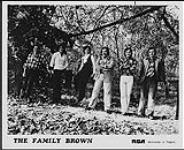 Portrait de presse du groupe The Family Brown. RCA Records and Cassettes [entre 1972-1977].