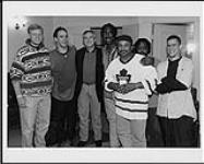Les présidents de BMG Canada et de RCA U.S. rencontrent les membres du groupe Dave Matthews Band pendant leur tournée canadienne [between 1996-1997].