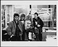 Gordon Deppe, Rob Preuss des Spoons, Thor, et Murray McLauchlan prenant une pose sur le plateau de MuchMusic, Toronto [entre 1981-1984].