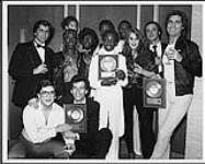 Freddie James receiving a gold album award after the Juno Awards: (l to r, bottom) Vince Di Giorgio, George Cucuzzella (Unidisc Records), (middle) Ken Verdoni (London Records), Geraldine Hunt, Freddie James, France Joli, Tony Green, (back) Jeanie, Rose Moore, Donnell Brown, Kendall Menter and Joe Tortorici (Unidisc Records) [entre 1979-1980].
