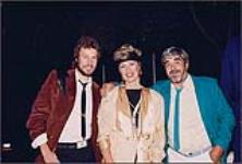 Dieter Boehme, Janie Fricke et Fred Brown après le spectacle des prix du CCMA lors de la Semaine de musique country 1987, Vancouver, Colombie-Britannique septembre 1987