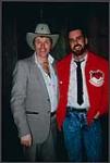 Johnny Burke posing with Gary O'Brien of CFGM radio [entre 1985-1990].