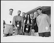 Warner Music Canada presenting Alanis Morissette with a diamond award (over one million sold in Canada) for the album Jagged Little Pill. Pictured left to right: Ken Green (Warner Music Canada), Scott Welsh (manager), Herb Forgie (Warner Music Canada), Alanis Morissette, Garry Newman, Roger Desjardins and Steve Waxman (Warner Music Canada) [entre 1996-1997].