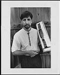 Unidentified musician holding a M. Hohner Marine Band harmonica [entre 1990-2000].