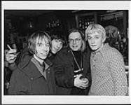 Jay Ferguson (Sloan), Chad Reid (Bloody Chicletts), Moe Berg (The Pursuit Of Happiness) and Ryan Dahle (Limblifter/The Age Of Electric) attend a BMG party, following the Casby Awards in Toronto [entre 1996-2000].