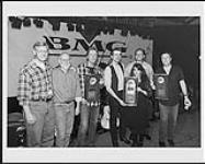 Paul Alofs presenting members of Prairie Oyster platinum awards for their album "Only One Moon" [entre 1994-1995].