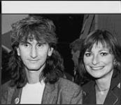 Geddy Lee du groupe RUSH avec Jeanne Beker de MuchMusic [between 1984-1985].
