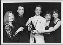 The Rankin Family holding an unidentified award [entre 1989-1992].