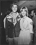 Bruce Murray and Olivia Newton-John [entre 1976-1979].