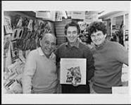 Sam Sniderman accueillant Bob McGrath (centre) et Bill Usher, réalisateur de The Baby Record [entre 1980-1989]