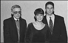 Gene MacLellan avec un jeune homme et une femme [entre 1980-1989]