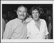 Tom Tompkins (gauche) et Nicholson [between 1990-2000].