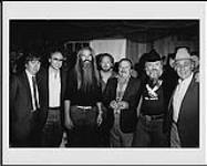 From left to right: Steve Thomson (President of Backstage Productions International), Bill Carter (Legal Council), Bill Goden (Oakridge Boys), Jack Beumley (Frizel West), Bruce Anderson (Cajun's Warf), Ronnie Hawkins and Fred Carter Junior [entre 1985-1990].