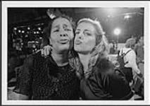 Molly and friend at the Kumbaya Foundation Festival [entre 1995-2000].