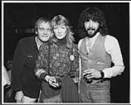 Don Burns, de CHFI, avec Connie Sinclair et Myles, de CFTR [entre 1979-1980].