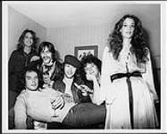 Membres du groupe Sad Café (A&M), avec Terry Michaels de Q-107 et  Peggy Colston de CHFI [between 1978-1979].