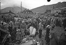 Crowd reading for evacuation at Spitsbergen 25 Aug. - 3 Sep. 1941.