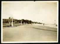 [View of Cummings Bridge roadway, possibly Vanier side] [1927-1932].