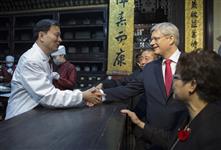 [Prime Minister Stephen Harper, joined by Laureen Harper, Minister Alice Wong, Li Qiang, Governor of Zhejiang Province, Zhang Hongming, Mayor of Hangzhou, and Liu Jun, Chairman of the Board of Directors of the Traditional Chinese Medicine Museum, visits the Hu Qing Yu Tang Museum of Traditional Chinese Medicine during his official visit to China] 6 November 2014