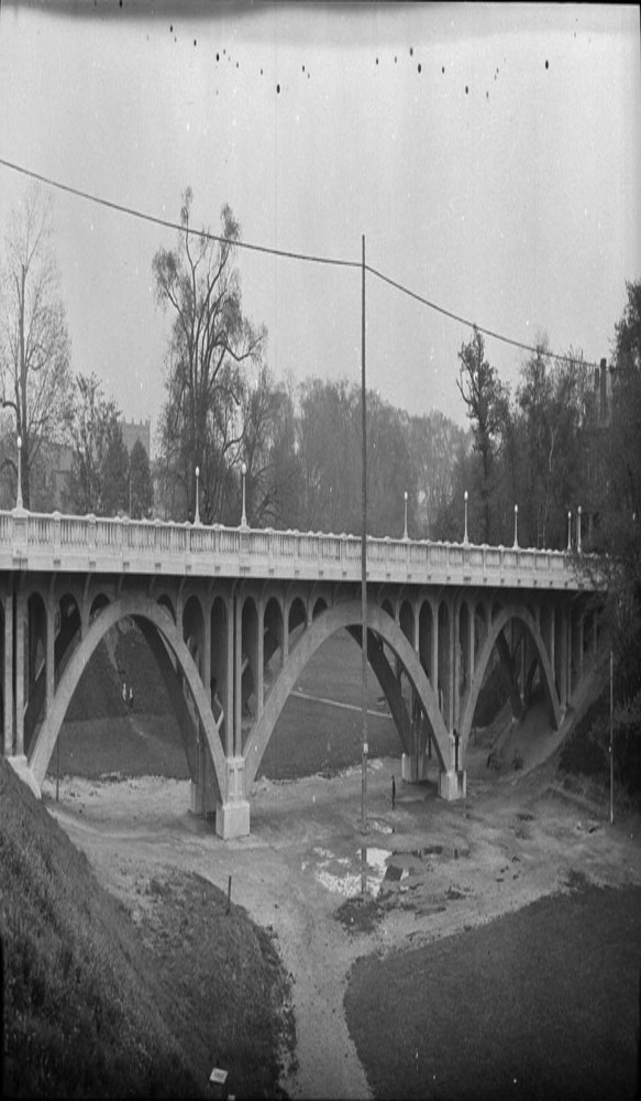 Historic photo from Saturday, May 27, 1916 - Crawford Street Bridge built 1915 - from west side in Trinity Bellwoods