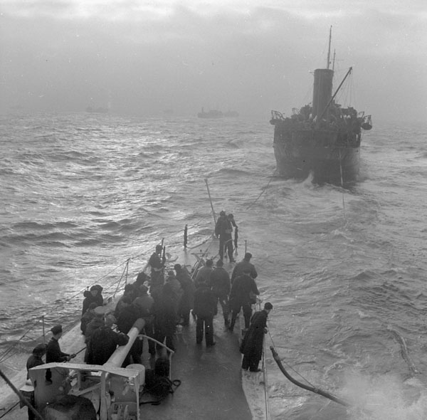 The destroyer H.M.C.S. ST. FRANCIS, which is escorting a convoy, prepares to take on fuel from a tanker at sea, 7 November 1942.