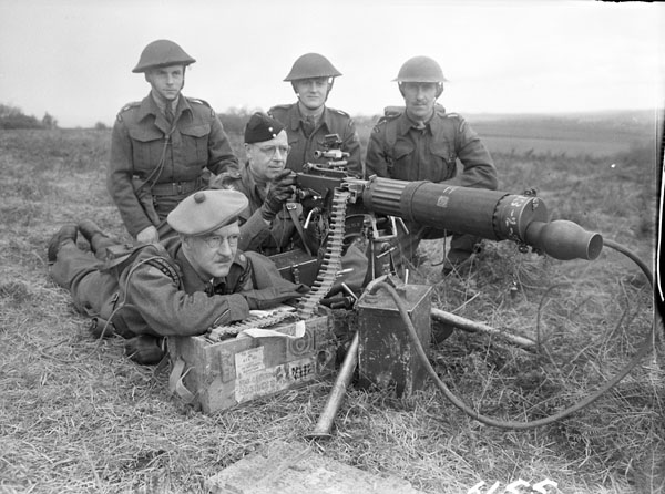Officers of The Cameron Highlanders of Ottawa (M.G.) with a Vickers Heavy Machine Gun, Lingfield, England, 8 April 1942.