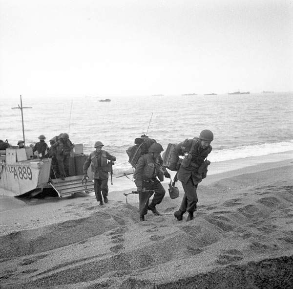 Infantrymen of the 7th Canadian Infantry Brigade coming ashore from a Landing Craft Assault (LCA) during a training exercise, England, 12 April 1944.