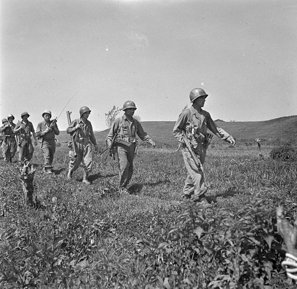 A 6-2 Section of the First Special Service Force during a battle drill in the Anzio beachhead, Italy, ca. 20-27 April 1944.