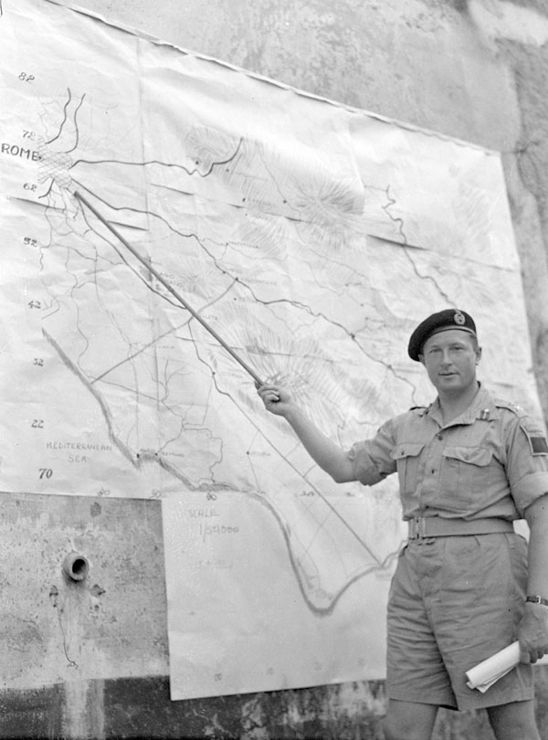 Major-General B.M. Hoffmeister briefing officers of the 5th Canadian Armoured Division prior to the advance on the Hitler Line, Italy, 13 May 1944.