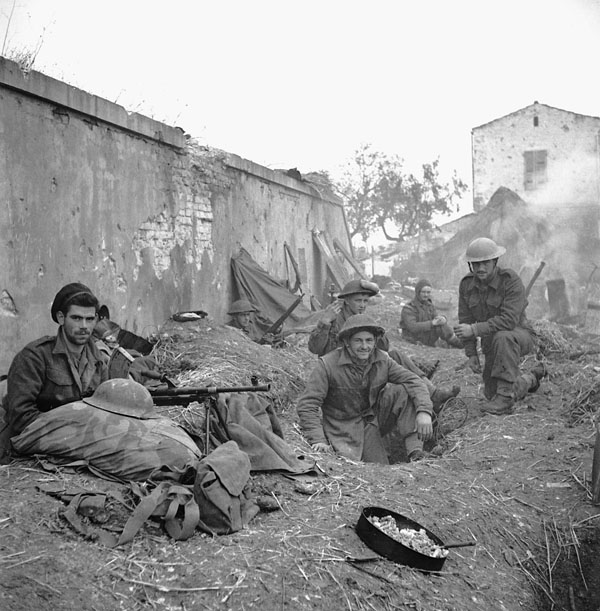 Unidentified Canadian soldiers in Italy, 18 December 1943.